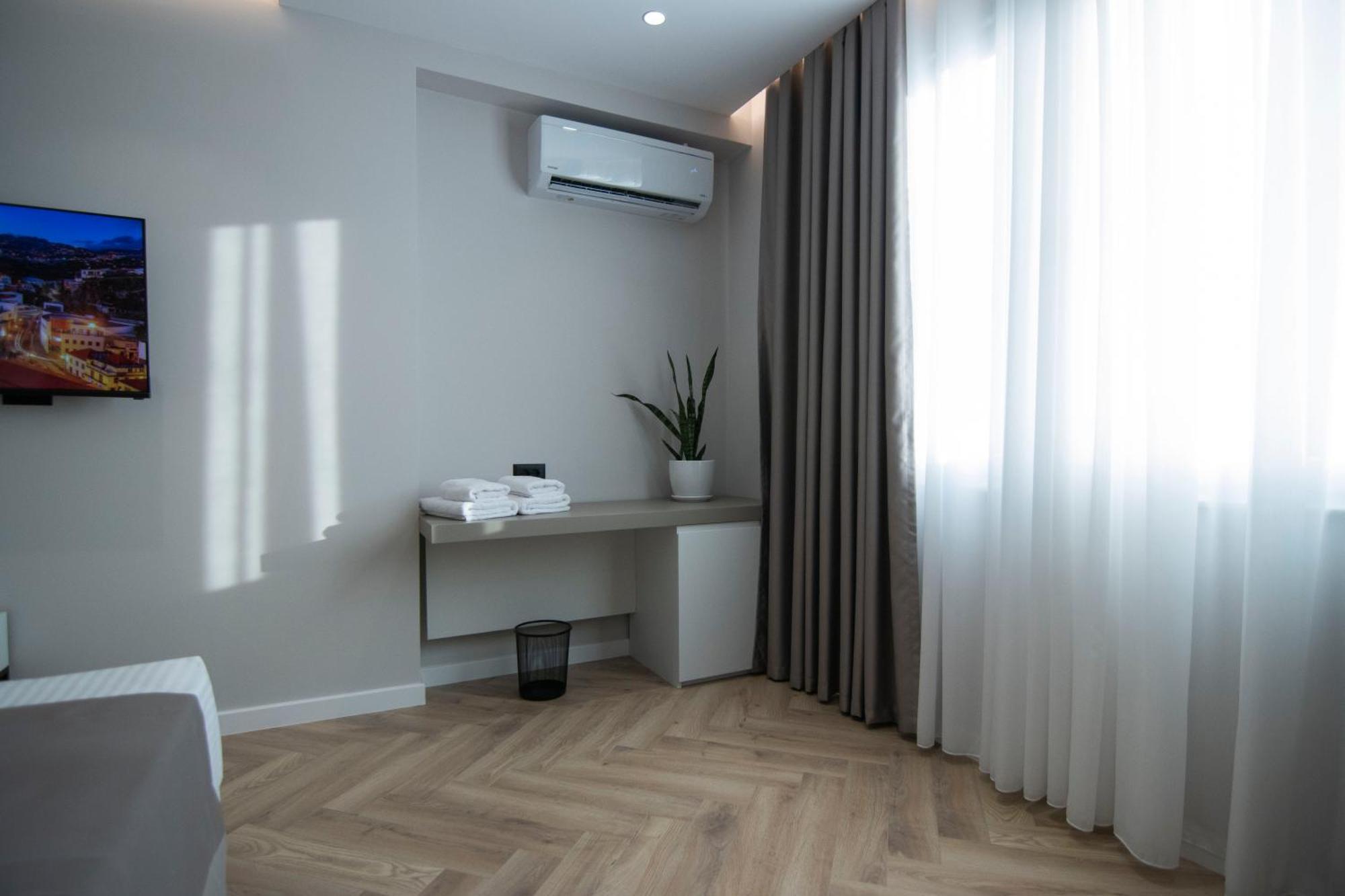 Mina Luxury Rooms Тирана Экстерьер фото
