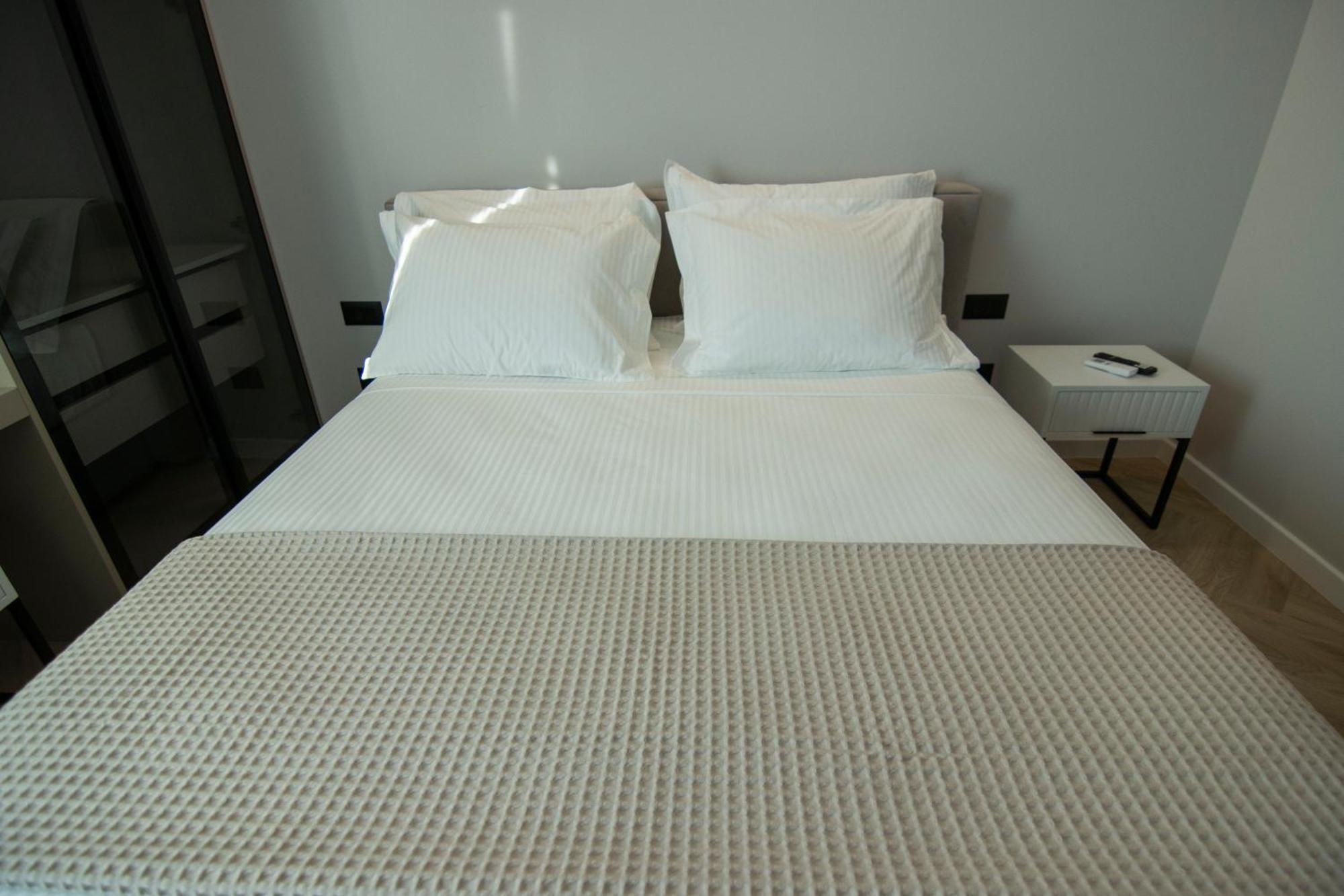 Mina Luxury Rooms Тирана Экстерьер фото